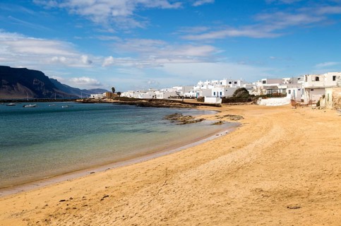 Playa La Laja sandy beach, Caleta de Sebo village, La Isla Graciosa, Lanzarote, Canary Islands,