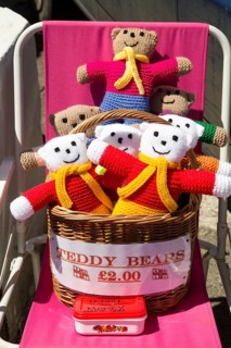 Homemade woollen teddy bears for sale with honesty money box, Cornwall, England, UK