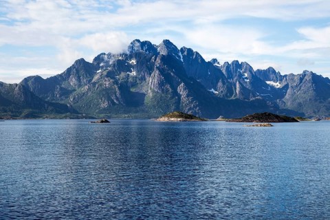 Jagged mountain peaks Raftsundet strait, Lofted Islands, Nordland, northern Norway