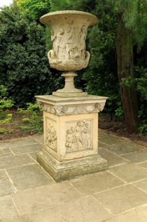 Replica of the Medici Vase, Kew Gardens, Royal Botanic Gardens, London, England, UK