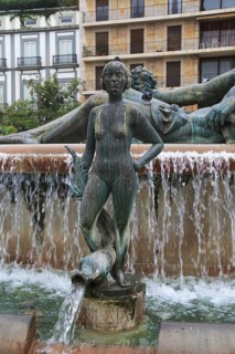 La Fuente del Turía, water fountain and statues commemoration of Turia river, Plaza de la Virgen,