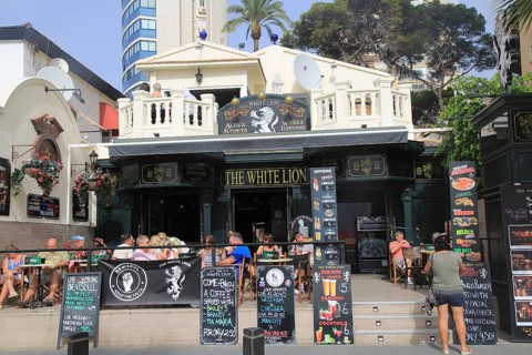 The White Lion British pub, Levante beach, Benidorm, Alicante province, Spainn