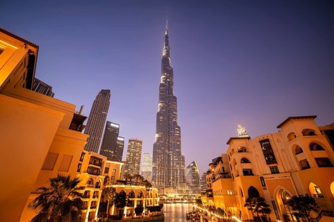 Burj Khalifa, Lake Burj Khalifa, Souk Al Bahar, shopping centre, Logo EMAAR, Downtown, evening