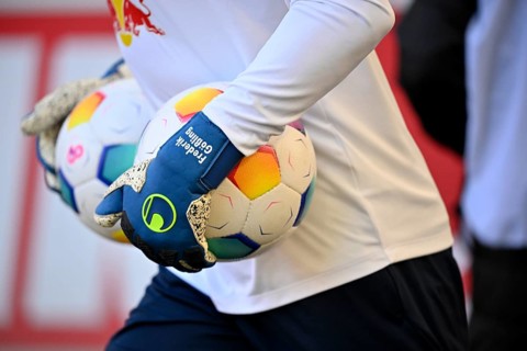 Close-up, goalkeeping coach Frederik Gößling RasenBallsport Leipzig RBL, goalkeeper gloves with