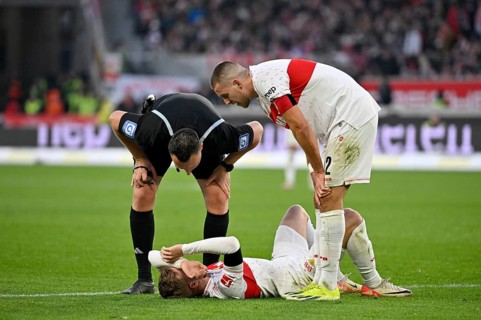 Injury Maximilian Mittelstaedt VfB Stuttgart (07) on the ground, Waldemar Anton VfB Stuttgart (02)