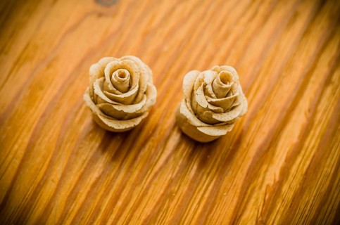 Closeup of rose patterns beige dough sculpture, Teig, gebacken