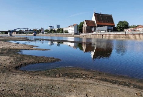View from Slubice in Poland to the city of Frankfurt / Oder in Brandenburg. Low water levels on the