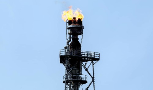 Excess gas from crude oil processing at PCK Raffinerie GmbH in Schwedt is burnt. In the long term,