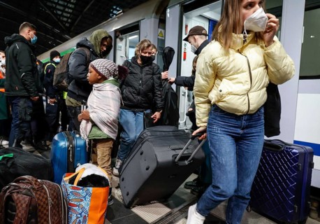 Refugees from Ukraine arrive at Berlin Central Station, 01/03/2022