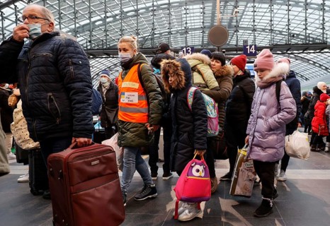 Refugees from Ukraine arrive at Berlin Central Station, 01/03/2022