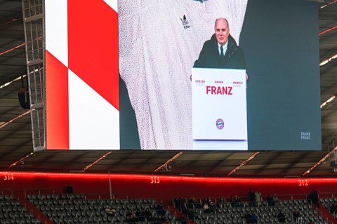 The honorary president of FC Bayern Munich, Uli Höness, speaks to the mourners, Funeral service of