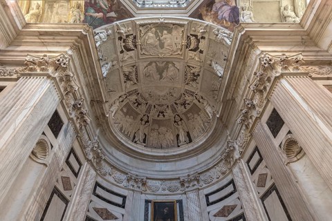 Vault with reliefs above the altar of the church of San Pietro ion Banchi, consecrated in 1585,