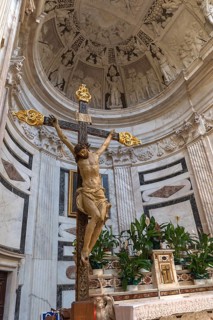 Christ's cross on the chancel of the church of San Pietro ion Banchi, consecrated in 1585, Piazza