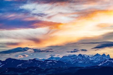 Sunrise in winter over the snow-covered Allgäu Alps, on the right the Kellenspitze, the Gimpel and