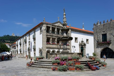 Fountain, pedestrian zone, main square, Praca da Republica, Ursulinas, Viana do Castelo, Portugal,