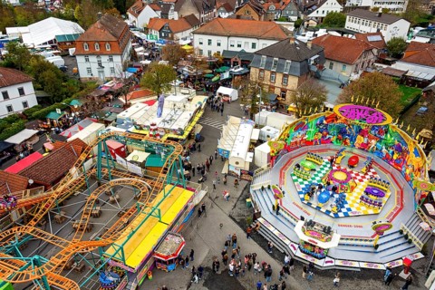 Fairground rides, market stalls and booths, Kalter Markt folk festival, Kaale Määrt, funfair,