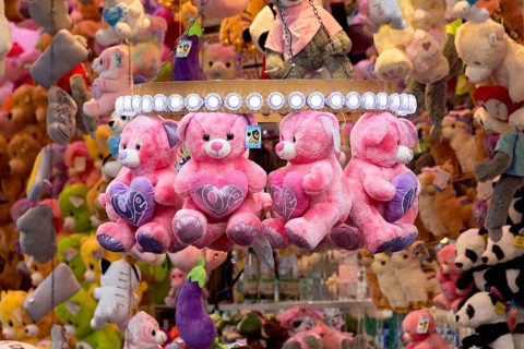 Pink teddy bears, cuddly toys with hearts, dolls, prizes, raffle prizes, lucky draw, lottery stand,