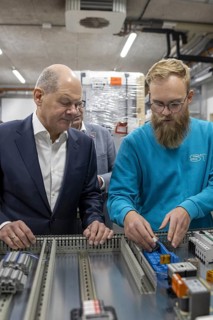 Federal Chancellor Olaf Scholz, SPD, visits the company ST Gebäudetechnik in Potsdam. Here in