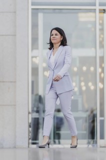 Annalena Bärbock (Alliance 90/The Greens), Federal Foreign Minister, pictured in front of a press