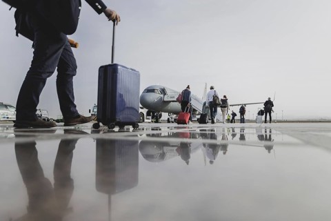 The delegation boards the government aircraft A321 in front of departure to Kenya in Jeddah, 25