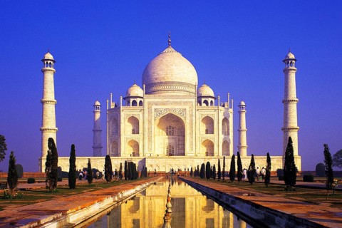 Classic early-morning view of the Taj Mahal reflecting in still water, Agra, India, Asia