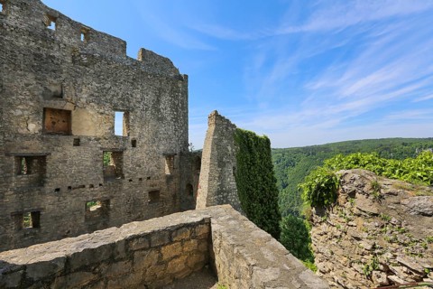 Ruin Reussenstein, ruin of a rock castle above Neidlingen, rock above the Neidlingen valley,