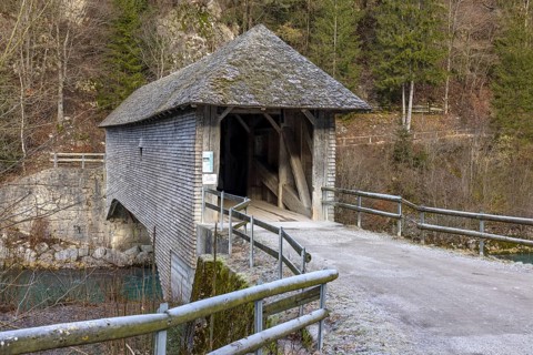 Le Pont qui Branle, covered wooden bridge Pont du Chatelet, Gruyeres, Fribourg, Switzerland, Europe
