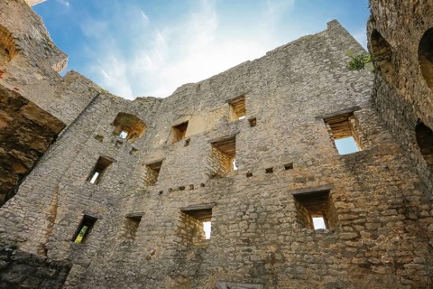 Ruin Reussenstein, ruin of a rock castle above Neidlingen, rock above the Neidlingen valley,