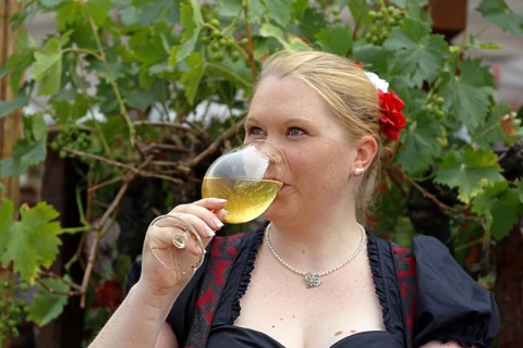 Symbolic image: Woman in traditional traditional costume at a wine festival (Brezelfest Speyer)