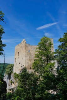 Ruin Reussenstein, ruin of a rock castle above Neidlingen, rock above the Neidlingen valley,