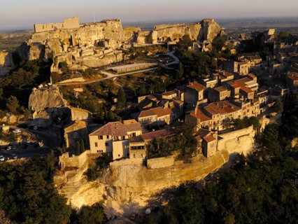 Les Baux-de-Provence in the evening sun, Alpilles, Bouches-du-Rhone, Provence, France, Europe