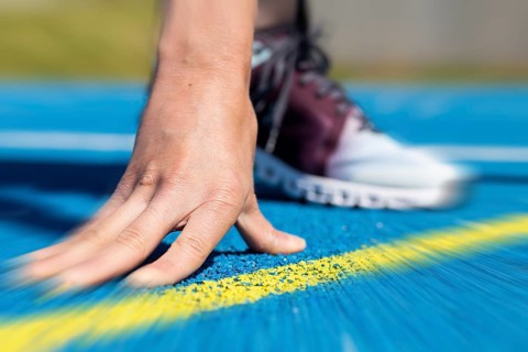 Close-up of an athlete in front of the start of a race (symbolic image)