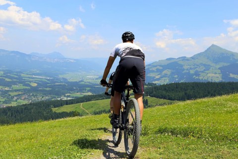 Mountain bikers in the Kitzbuehel Alps with alternating views of the Wilder Kaiser and the