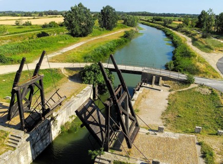 Drawbridge of the Montcalde Scheuse, Van Gogh Bridge, near Arles, Bouches-du-Rhone, Provence,