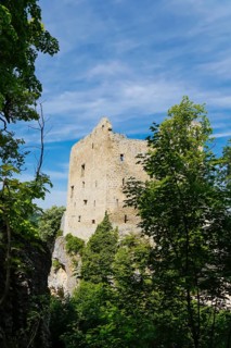 Ruin Reussenstein, ruin of a rock castle above Neidlingen, rock above the Neidlingen valley,