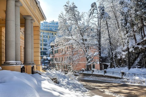 Winter main street in the town centre with hotels, Bad Gastein, Gastein Valley, Hohe Tauern