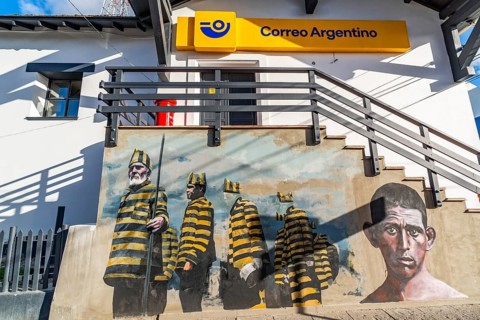 Graffito with men in convict clothing as a reminder of the historic penal colony on the post office