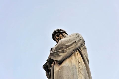 Monument by Pietro Magni, Leonardo da Vinci from 1872, Piazza della Scala, Milan, Italy, Europe