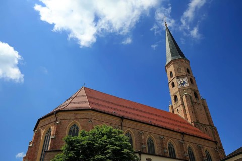 The historic old town of Dingolfing with a view of the parish church of St John. Dingolfing, Lower