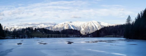 Winter mood, frozen Gleinkersee, behind the Sengsengebirge, panoramic view, Spital am Pyhrn, Totes