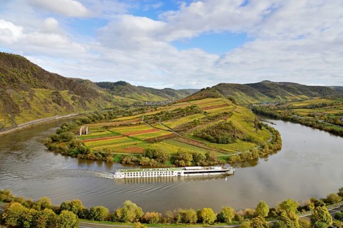 River cruise ship passes the Moselle bend near Bremm am Calmont, Moselle, Rhineland-Palatinate,