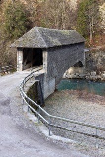 Le Pont qui Branle, covered wooden bridge Pont du Chatelet, Gruyeres, Fribourg, Switzerland, Europe
