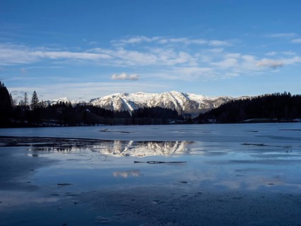 Winter mood, frozen Gleinkersee, behind the Sengsengebirge, reflection, Spital am Pyhrn, Totes