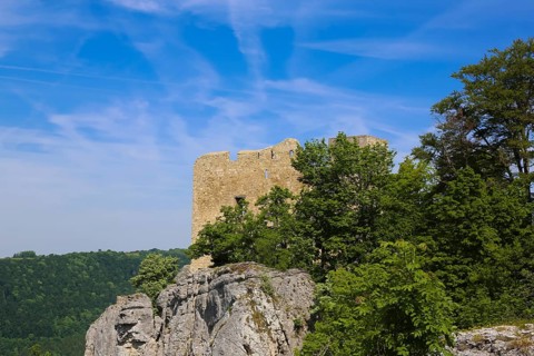 Ruin Reussenstein, ruin of a rock castle above Neidlingen, rock above the Neidlingen valley,