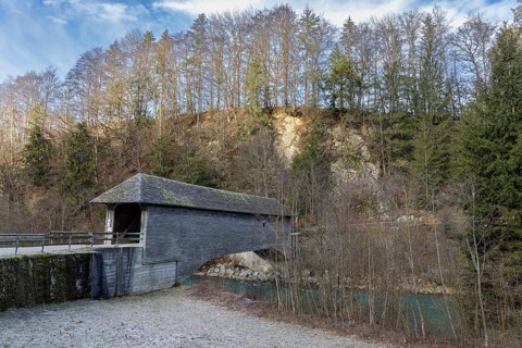 Le Pont qui Branle, covered wooden bridge Pont du Chatelet, Gruyeres, Fribourg, Switzerland, Europe