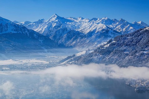 Winter panorama of Lake Zell in morning fog with the Kitzsteinhorn 3203m in the Hohe Tauern,