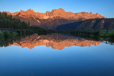 Mountains reflected in a small mountain lake, sunset, evening light, Wuhnleger, view of rose