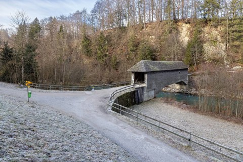 Le Pont qui Branle, covered wooden bridge Pont du Chatelet, Gruyeres, Fribourg, Switzerland, Europe
