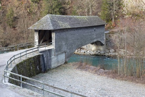 Le Pont qui Branle, covered wooden bridge Pont du Chatelet, Gruyeres, Fribourg, Switzerland, Europe