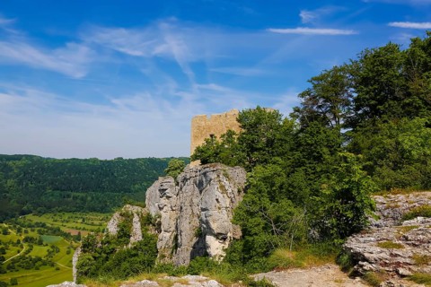 Ruin Reussenstein, ruin of a rock castle above Neidlingen, rock above the Neidlingen valley,